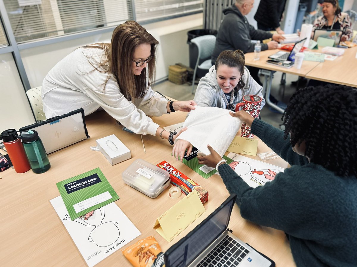 seakesfwps's tweet image. 5th grade teachers immersed themselves in STEM professional development and started to plan for their Native Ed, robotics, and science interdisciplinary unit being integrated this school year in all 5th grade @FWPS210 classes. #STEM #NativeEd
