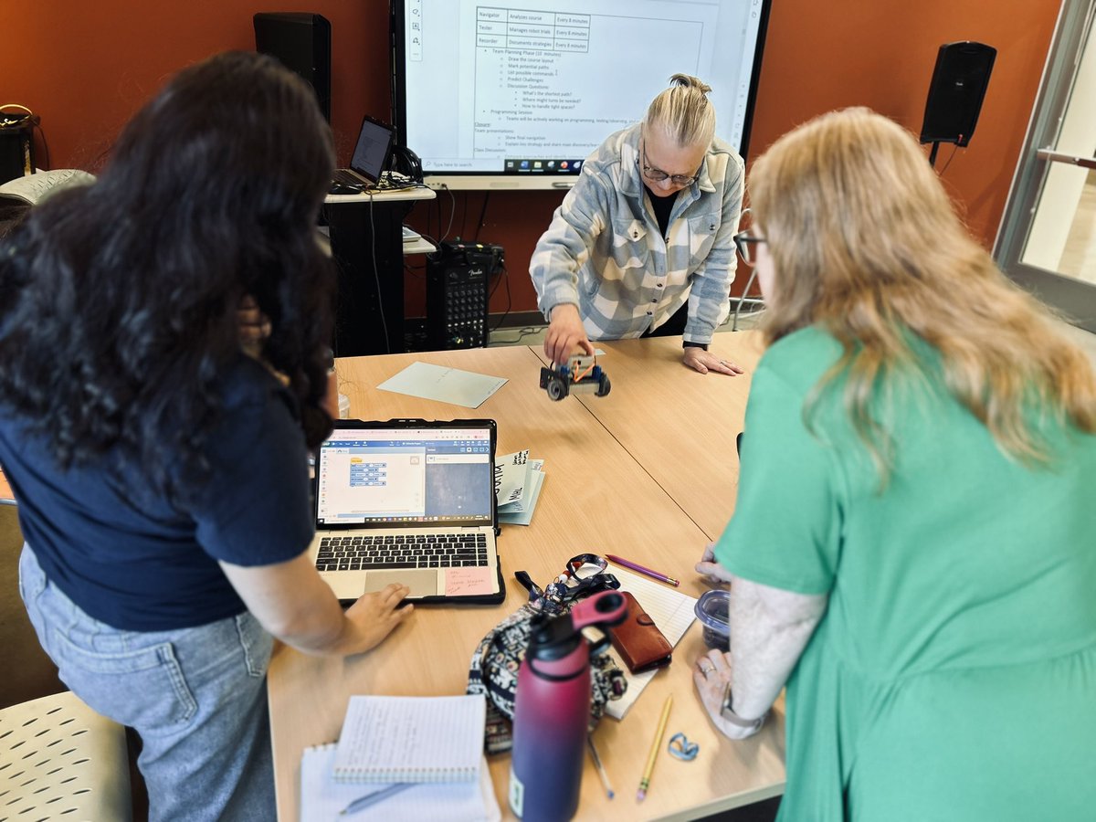 seakesfwps's tweet image. 5th grade teachers immersed themselves in STEM professional development and started to plan for their Native Ed, robotics, and science interdisciplinary unit being integrated this school year in all 5th grade @FWPS210 classes. #STEM #NativeEd