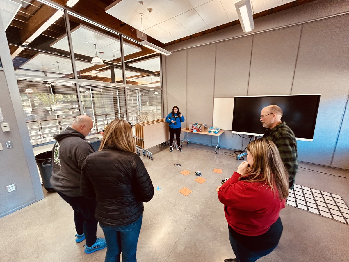 seakesfwps's tweet image. 5th grade teachers immersed themselves in STEM professional development and started to plan for their Native Ed, robotics, and science interdisciplinary unit being integrated this school year in all 5th grade @FWPS210 classes. #STEM #NativeEd