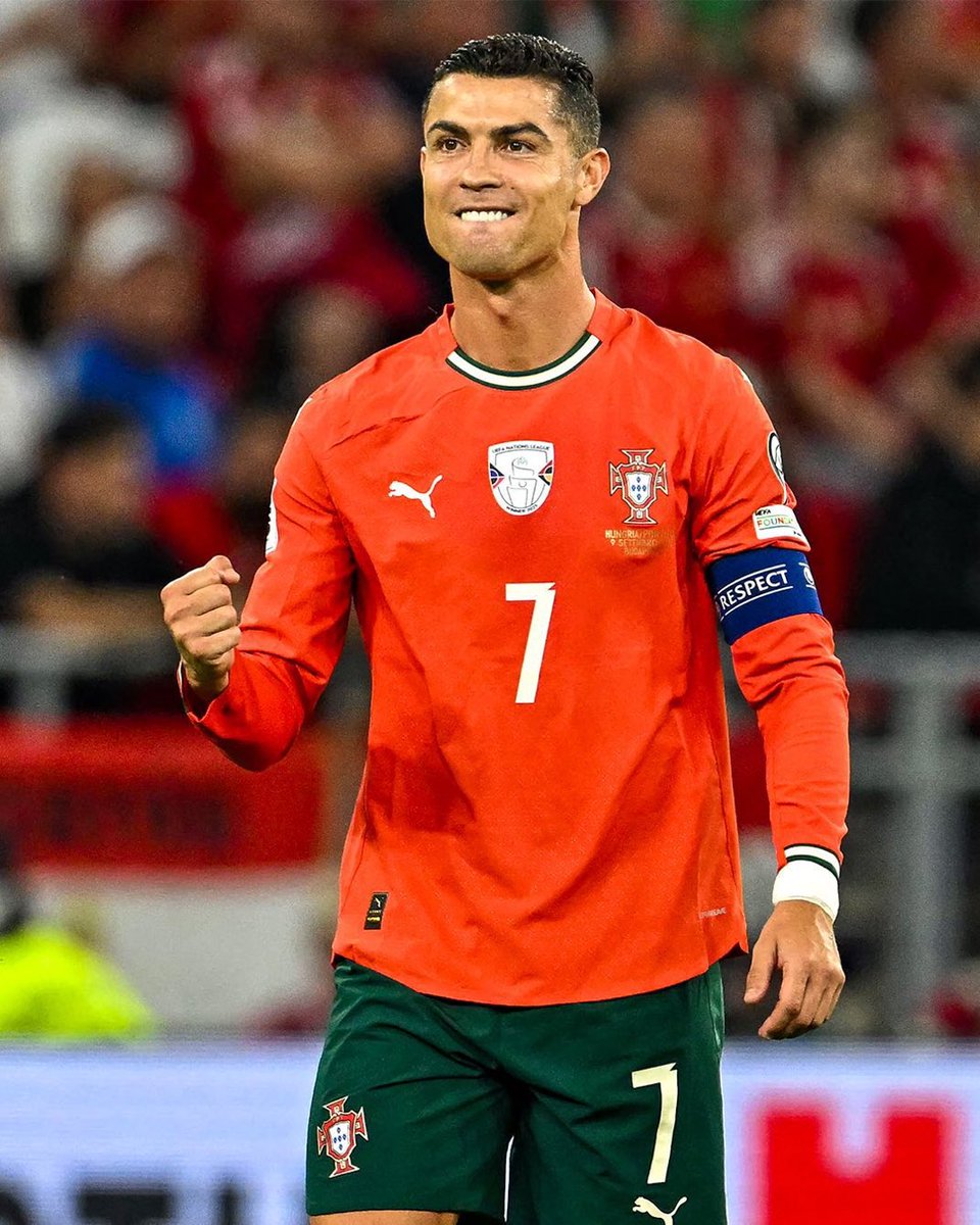 الناس اكلو سالم الدوسري عشان التأهل للمونديال 
ومنتخب البرتغال بكامل نجومه لم يتأهل حتى الان ولم يحسمون لاعبين الخبرة فيه بالتأهل ..

سالم اسطورة رغم أنف كل حاقد ..

#الأخضر_إلى_كأس_العالم_2026 
#السعوديه_العراق 
#البرتغال
#كريستيانو_رونالدو