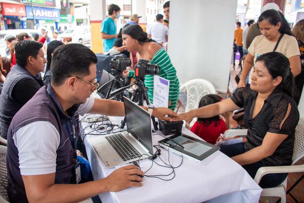 La Brigada de #ElNuevoEcuador llegó a #SantaRosa. 🇪🇨

Seguimos acercando los servicios del Estado a la gente, con atención directa y resultados. 💪

¡Nos vemos en nuestro próximo destino: la parroquia El Retiro! 🚐