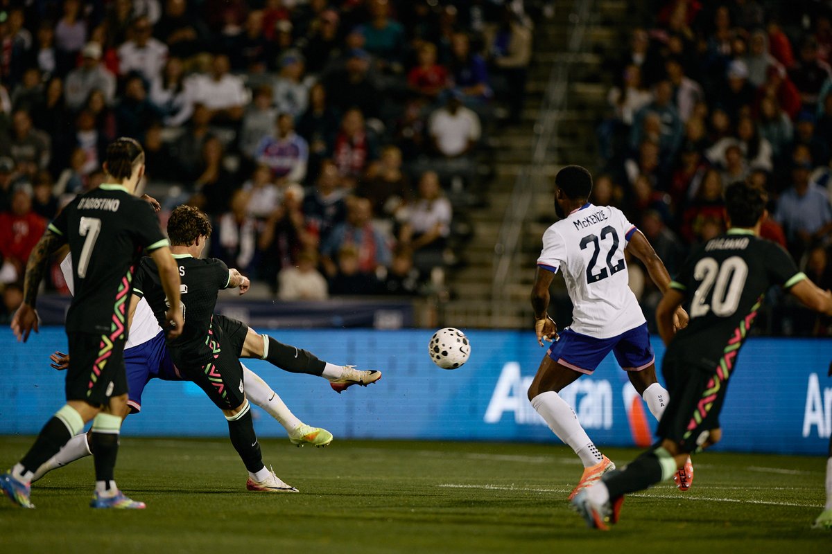 Socceroos's tweet image. Bish bash Bos 🔥

#Socceroos #USAvAUS #ForeverGolden