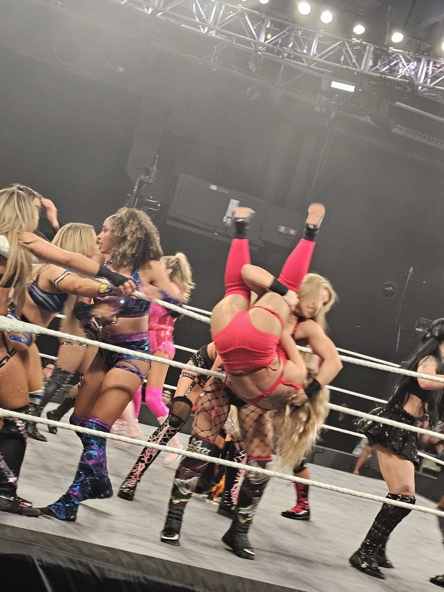 BeastWrestler21's tweet photo. Definitely think @Heathereckless wasnt getting treated with the elegance she deserves during this battle royal! 

#WWENXT https://t.co/KXI8copUDB
