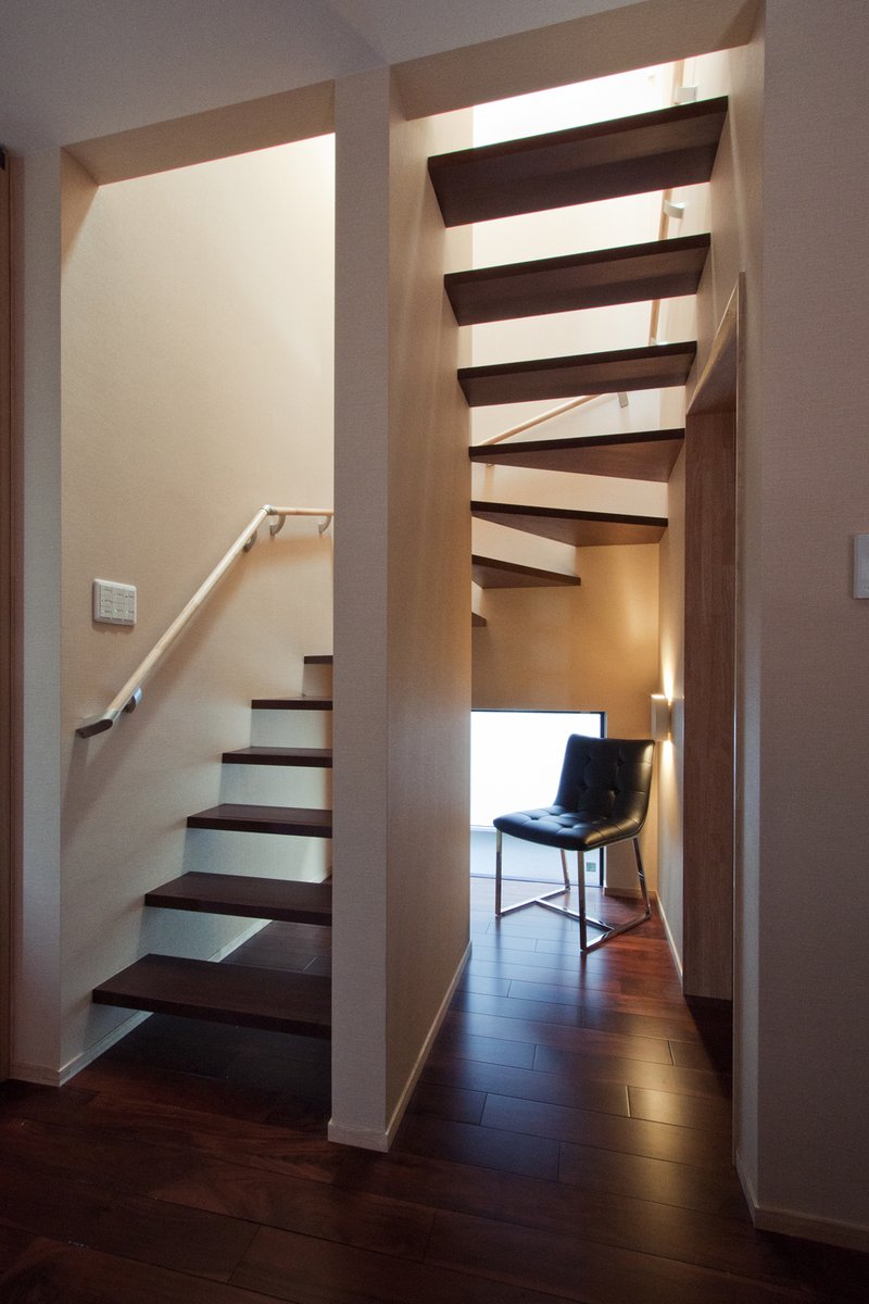 「建築家＝高い」はもう古い！？
実は建築家って予算内で理想を叶えるプロ✨

間取りや素材を工夫して、ムダなコストを省いてくれるから
結果的にコスパ◎の家づくりができる！

予算内で理想の家を作りたい！と思った方は
LINEで小冊子を無料プレゼント中🎁
line.me/R/ti/p/@921eex…