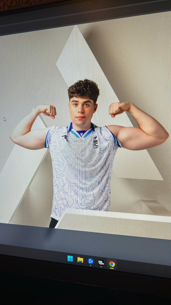 Charlie (@hiicksy_) on Twitter photo 