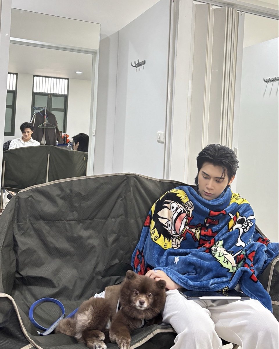 Do you see what I see in that mirror? 👀🐶

#FortPeatNewSeries3Q4