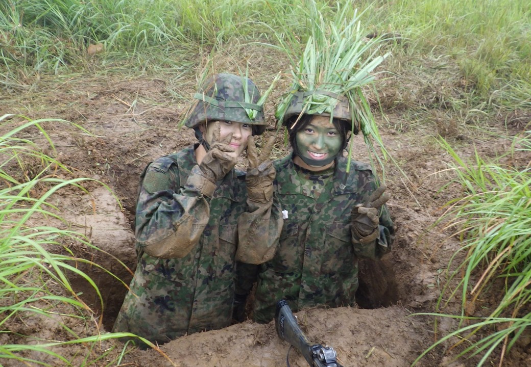 fukuoka_PCO's tweet image. おはようございます☀️

今日は #てぶくろの日🧤

冬だけじゃない！

任務中の手袋は必須装備！

ロープやエンピを握るその手は、仲間を守る大切な手

手袋の中にも使命感が詰まってます✨

#福岡地本 #陸上自衛隊 #手袋 #てぶくろ #WAC 
引用：久留米駐屯地Ｘ