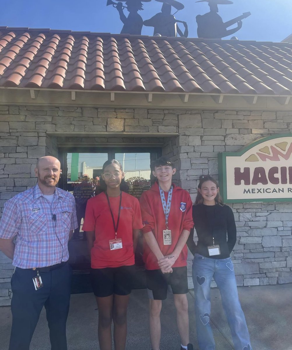 MapleCrestSTEM's tweet image. Shoutout to (8th)Ashton Vogel, (7th)Ja’Maya Davis, &amp;amp; (6th)Annabelle Rayl who were selected as a Student of the Month! They enjoyed a free lunch generously provided by our amazing community partner, Hacienda Mexican Restaurant. We appreciate them for supporting our students! ❤️💙