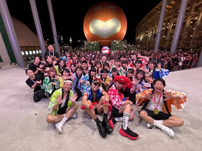ansa_desu's tweet photo. 大阪関西万博閉幕😭
半年間ありがとうございました✨️開幕から閉幕まで踊った盆踊りのアシタ、シャインハットではミュージカル明日への扉万博公演、KentoMoriさんと健活10のイベントに出演し、閉幕日にはフラッグパレードにも出演しました✨️ 
#カラオケ盆踊り #ありがとう万博  #滋慶学園ダンサーズ https://t.co/JhaOAEqVP2