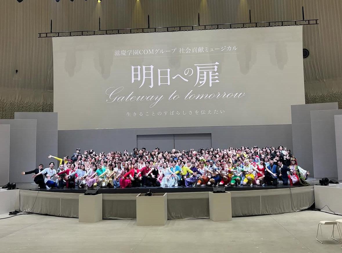 ansa_desu's tweet photo. 大阪関西万博閉幕😭
半年間ありがとうございました✨️開幕から閉幕まで踊った盆踊りのアシタ、シャインハットではミュージカル明日への扉万博公演、KentoMoriさんと健活10のイベントに出演し、閉幕日にはフラッグパレードにも出演しました✨️ 
#カラオケ盆踊り #ありがとう万博  #滋慶学園ダンサーズ https://t.co/JhaOAEqVP2