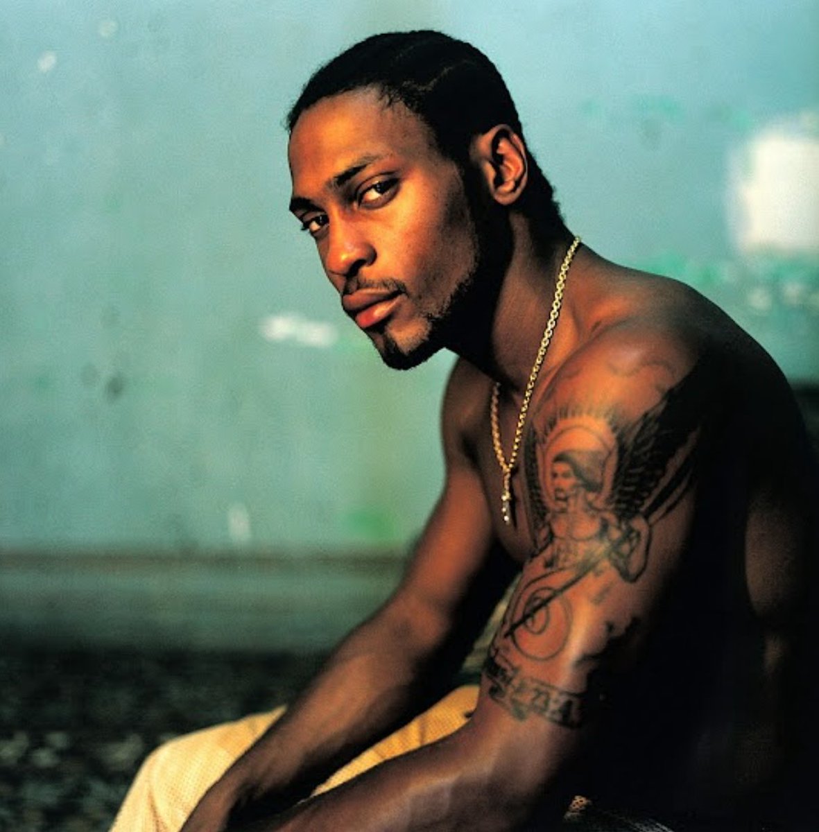 タイラー・ザ・クリエイターのディアンジェロ追悼。「9歳の誕生日、2000年3月6日。サウスベイギャラリアのサムグッディに降り立った。誕生日にもらった20ドルを握りしめ目指すものはただひとつ。D’Angelo の『Voodoo』」「俺が『Voodoo』を手に入れたタイミングは本当に幸運だった。彼の芸術を