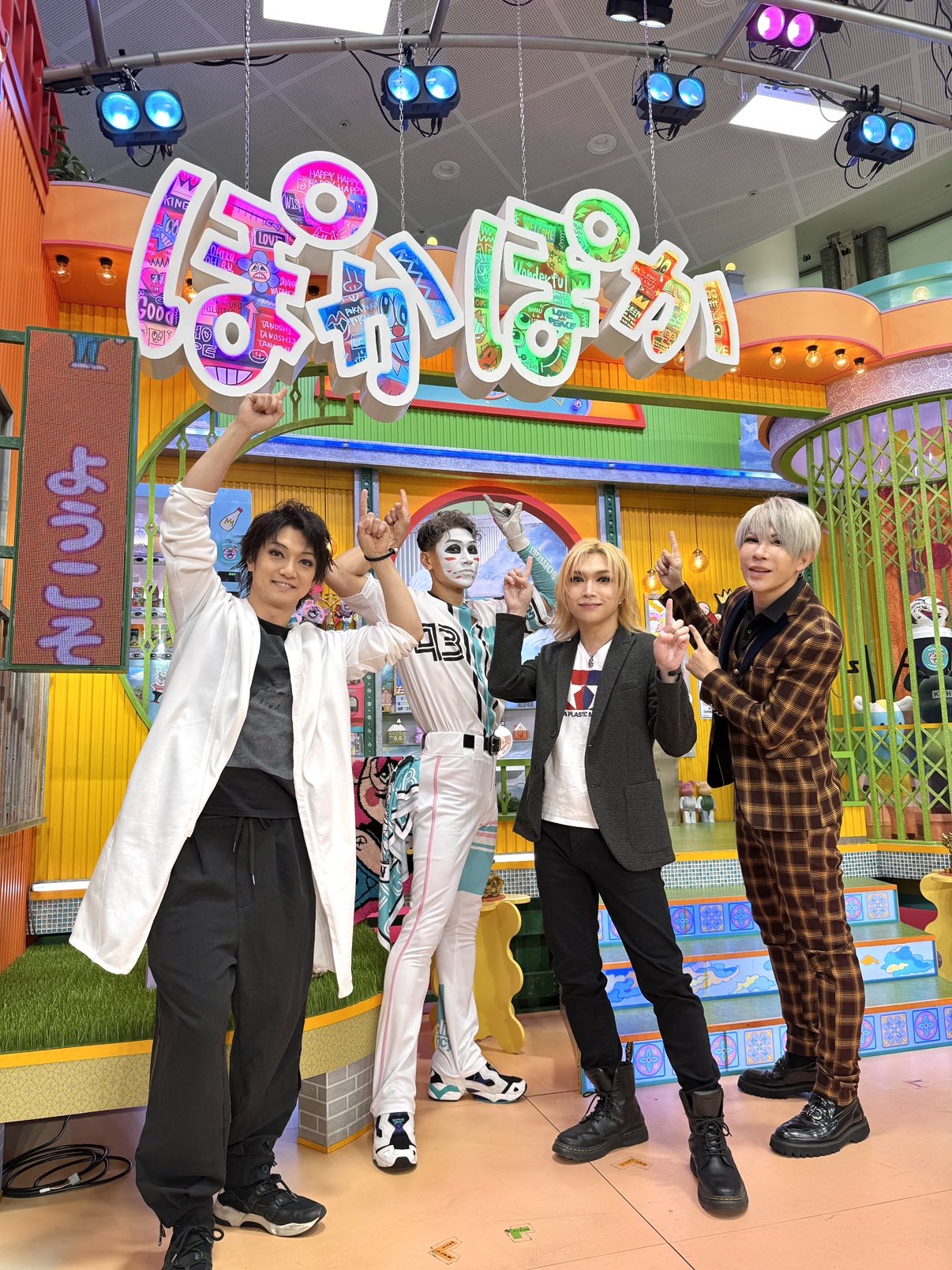 ゴールデンボンバー DVD11枚まとめ売り まとめ売り】ゴールデンボンバー CD DVD 書籍 特典フォト付き 金