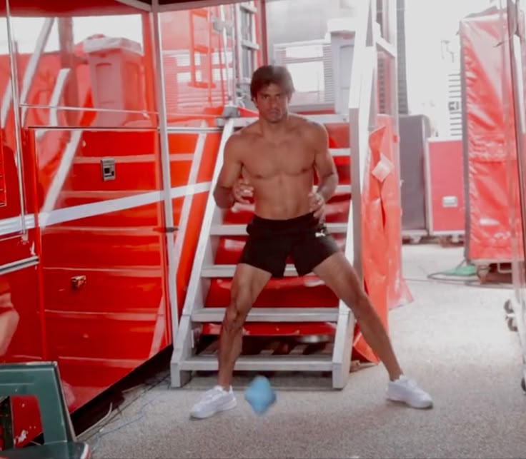 nish_pov's tweet image. Carlos sainz body is too tea, too lethal sorry