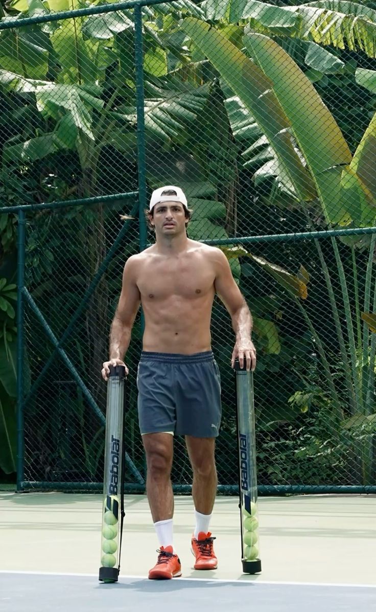 nish_pov's tweet image. Carlos sainz body is too tea, too lethal sorry