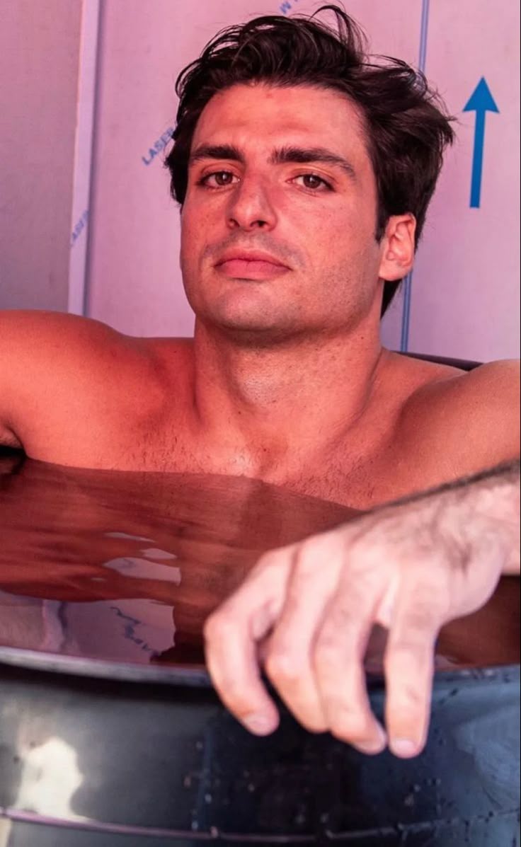 nish_pov's tweet image. Carlos sainz body is too tea, too lethal sorry