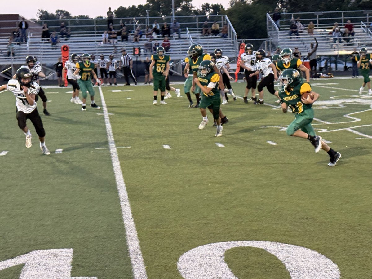 Pratt_LibertyAD's tweet photo. LMS finished the Football season tonight at Zerger Field against Alva, Oklahoma.  8th and 7th grade both came away with decisive wins, finishing the season on a positive note!!! GG!! https://t.co/OECcGu2oVt