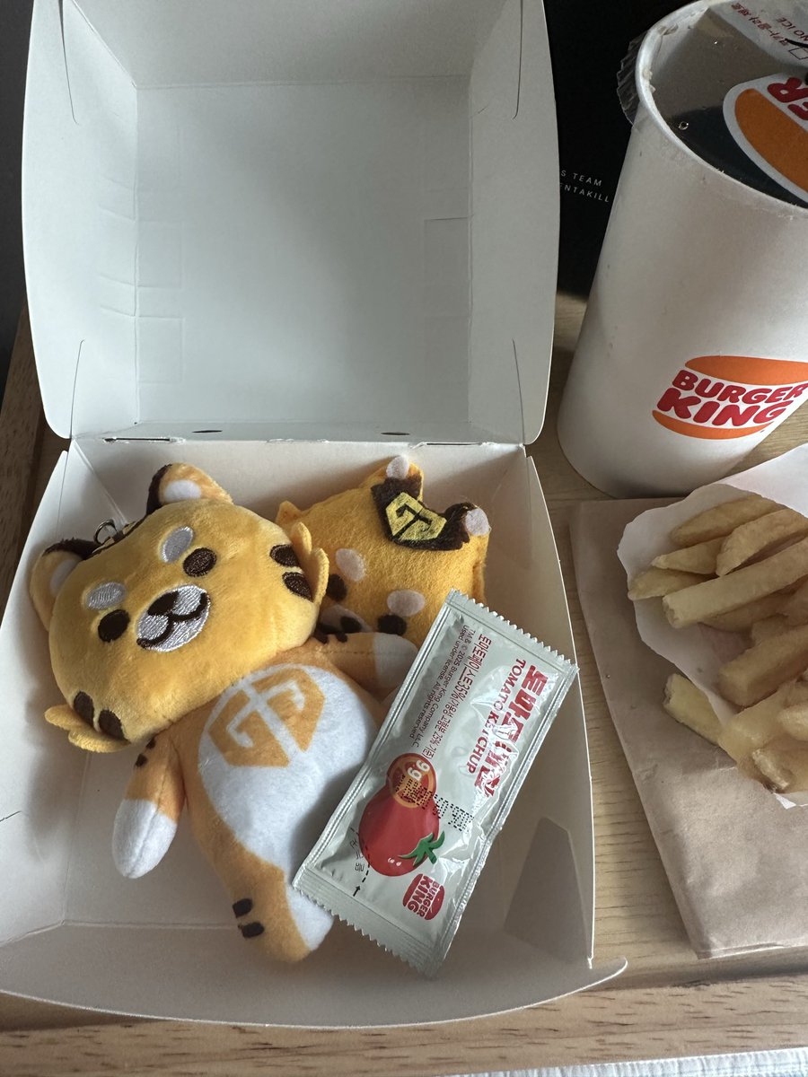 곰치 tweet media