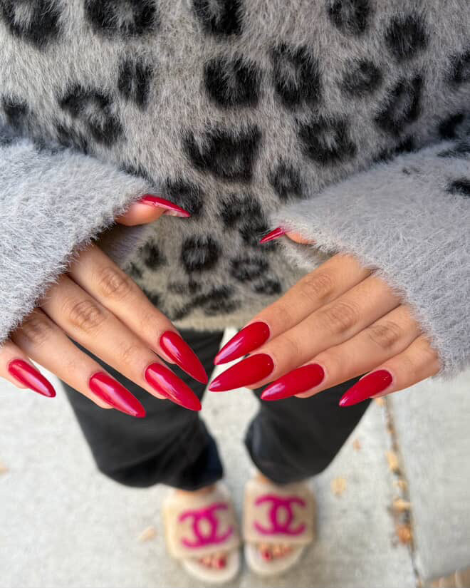 new nails … which sub is going to pay to see my toes as well …. approach correctly.