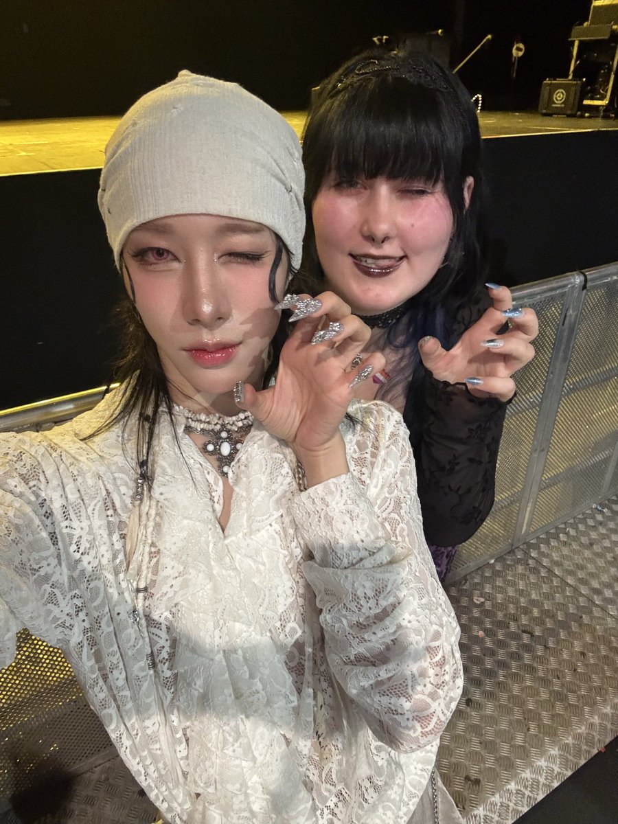glittersannie's tweet photo. who could've thought that they would mean so much to me
thank you and let's meet again ❤️‍🩹

💛🩷💙❤️

#XLOV #haru #rui #hyun #wumuti #xlovincologne #gay. https://t.co/6YLKgfITvV
