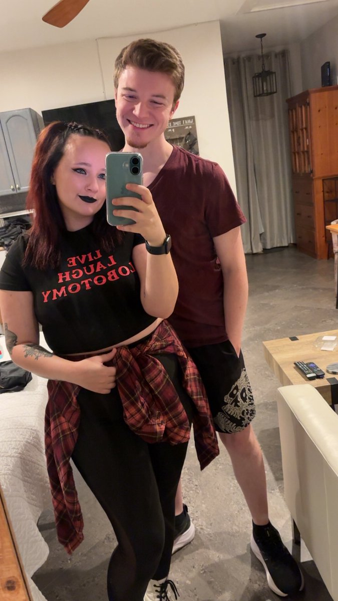 _basic_lauren_'s tweet image. 🎶When I met you, I found you safe and warm

And the robot voices would reassure me🎶

🫶🏻🫶🏻