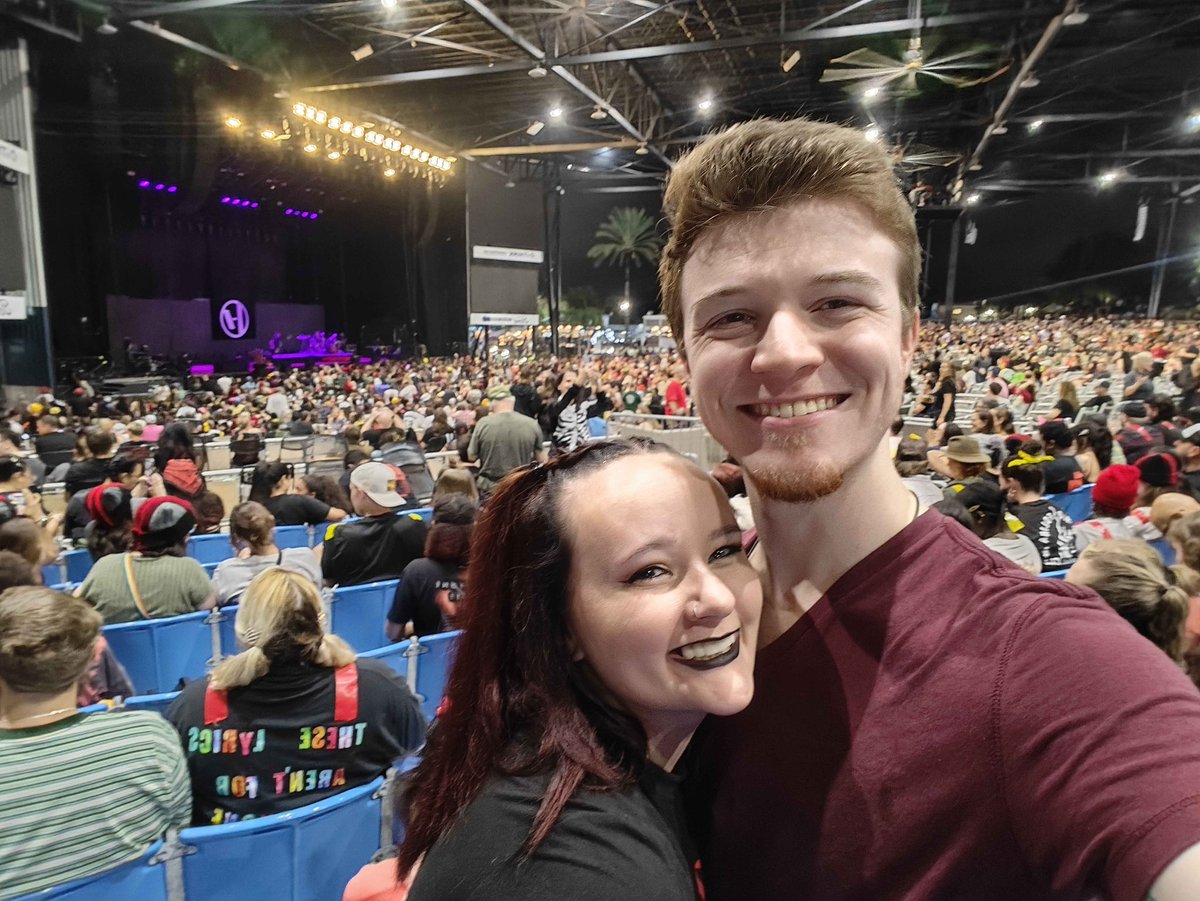 _basic_lauren_'s tweet image. 🎶When I met you, I found you safe and warm

And the robot voices would reassure me🎶

🫶🏻🫶🏻