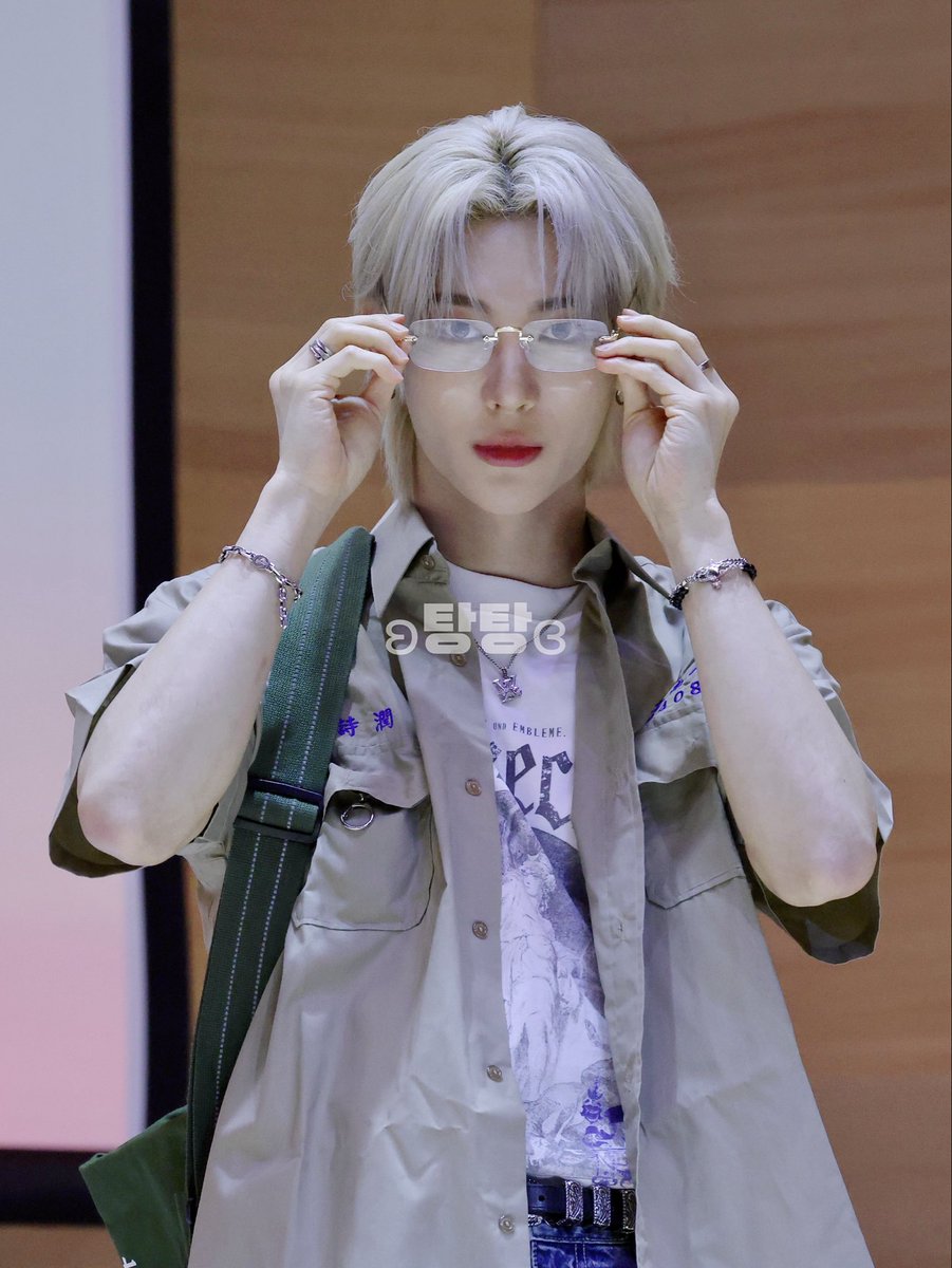 251011

#나우즈 #NOWZ
#시윤 #SIYUN