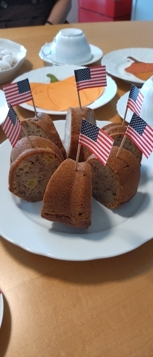 おさ☆まり (@hosonaga_poncho) on Twitter photo アメリカの国旗を着けてかわいい💕アメケーのイメージってずっしり重い、胃がもたれる〜😰めちゃくちゃ甘〜い、あま過ぎる〜💦のイメージだったのが今回のお茶会でそのイメージが覆されました😁珈琲じゃなくて紅茶が合うんだよってみんなにオススメしたい。 アメリカの国旗を着けてかわいい💕アメケーのイメージってずっしり重い、胃がもたれる〜😰めちゃくちゃ甘〜い、あま過ぎる〜💦のイメージだったのが今回のお茶会でそのイメージが覆されました😁珈琲じゃなくて紅茶が合うんだよってみんなにオススメしたい。