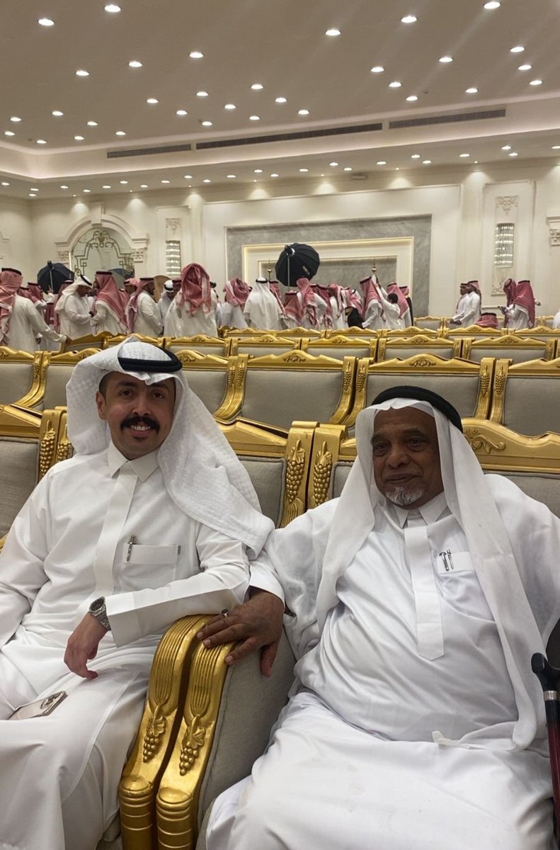 تسعد عندما يلتقى بك من تقدره وتوده فى مصادفة جميله  بمحفل زواج التقيت باشهر سنابى طافت شهرته المملكة      وخار جها انه ابراهيم السويلم المعروف بأخلاقه الطيبه وتواضعه الجم  كان للقاء ابراهيم اثره  الطيب فى نفسى رغم قصر اللقاء الا انه كان ممتعا وظريفا