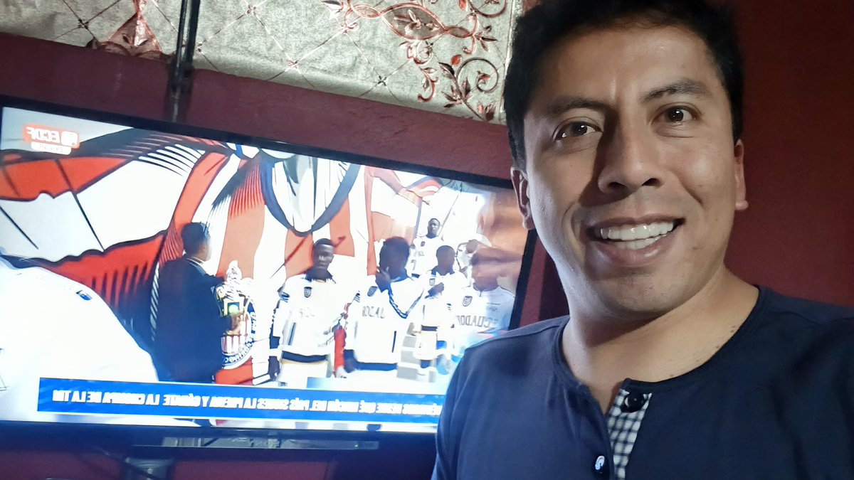 litomir's tweet photo. Apoyando a la tri #latrixecdf saludos desde Quito https://t.co/mt6yzOI3kK