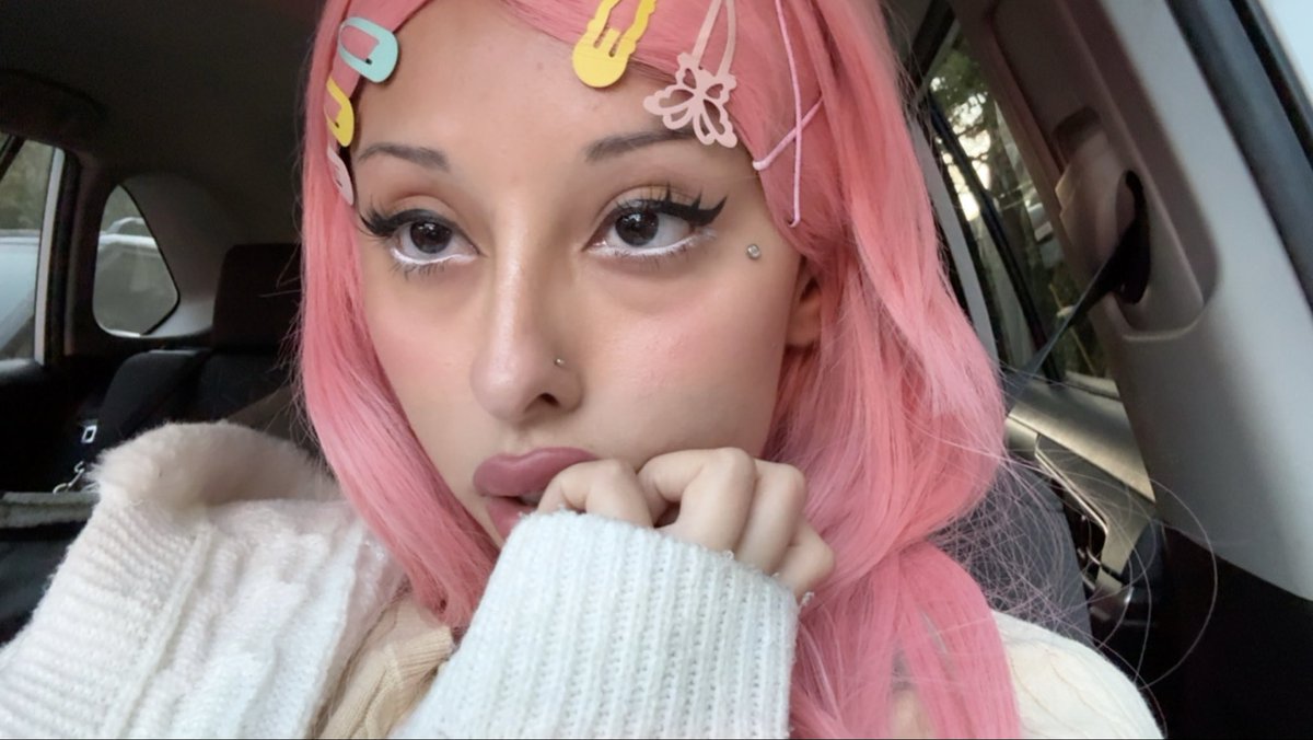 Sweetest looking girl, you’d never imagine I love beating up losers! 😝 Findom Dominatrix