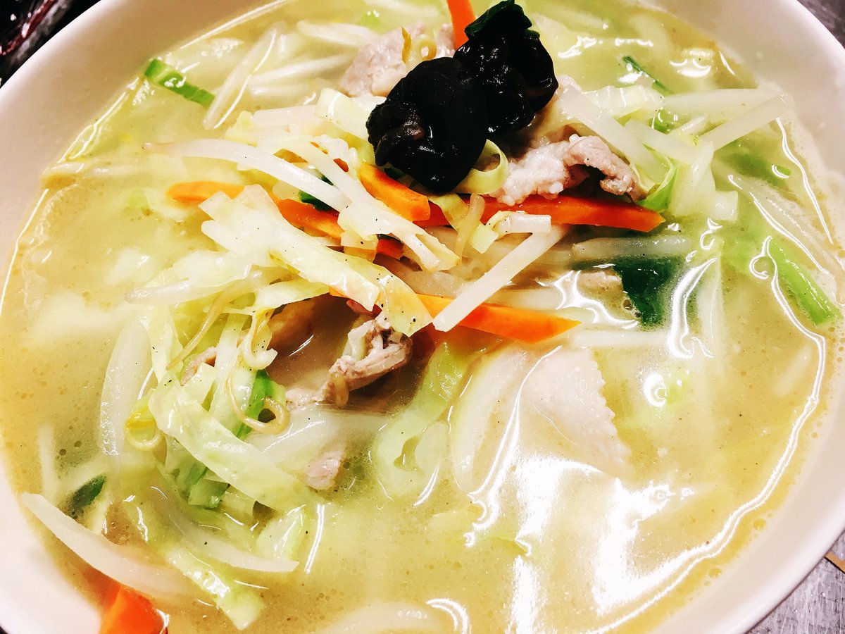 doragondaining's tweet photo. 本日の日替わりランチ！
野菜タンメン
小ライス、お新香、小鉢付きです。

#極上白鷹大吟醸純米酒 
#たかちよハロウィンラベル 
#熊澤 
#渓流あさしぼり出品貯蔵酒 
#大七生酛 https://t.co/D50kIOEX2L