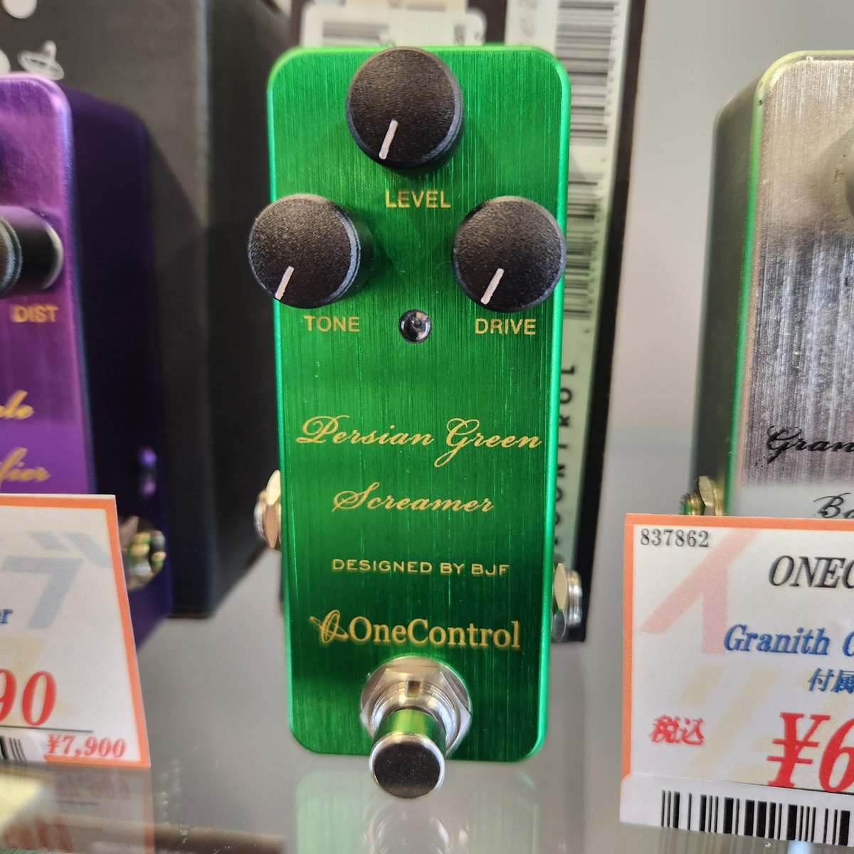 ikebe_reuse_gtr's tweet image. 【#イケベリユース #エフェクター】

“グリーン系”の中でもクセが少なく、めっちゃ弾きやすい💥
One Control PERSIAN GREEN SCREAMER、現場向きな1台です🔥
#OneControl #オーバードライブ #エフェクター好きと繋がりたい

One Control PERSIAN GREEN SCREAMER
ikebe-gakki.com/Form/Product/P…