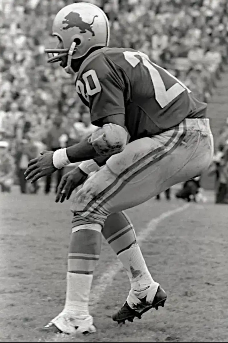 1992 Hall of Famer from the Detroit Lions, Lem Barney. He played for the Lions from 1967-77 making 7 Pro Bowls at Cornerback. 1967 NFL Rookie of the Year. 56 interceptions, 8 defensive TD’s and 3 return TD’s.