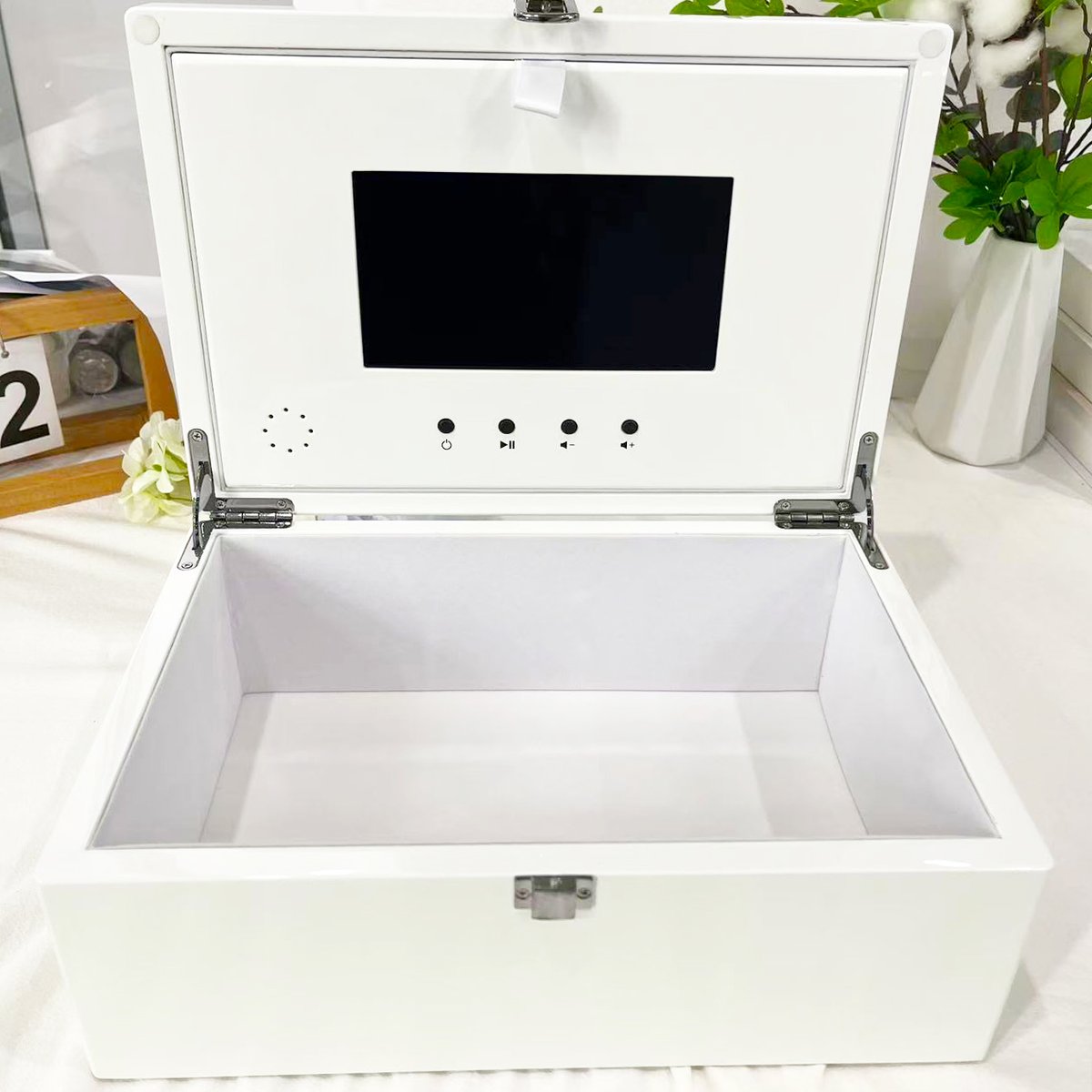 shinyltd's tweet image. ✨ New Arrival
Introducing SHINY’s latest Video Box + Digital Frame combo — elegant, functional &amp;amp; eco-friendly.
 Dual-use design
 Glossy white finish
 Sustainable materials
🎬 Detachable &amp;amp; practical
Make your brand shine brighter with SHINY!
#VideoBox #DigitalFrame #Heshengcards