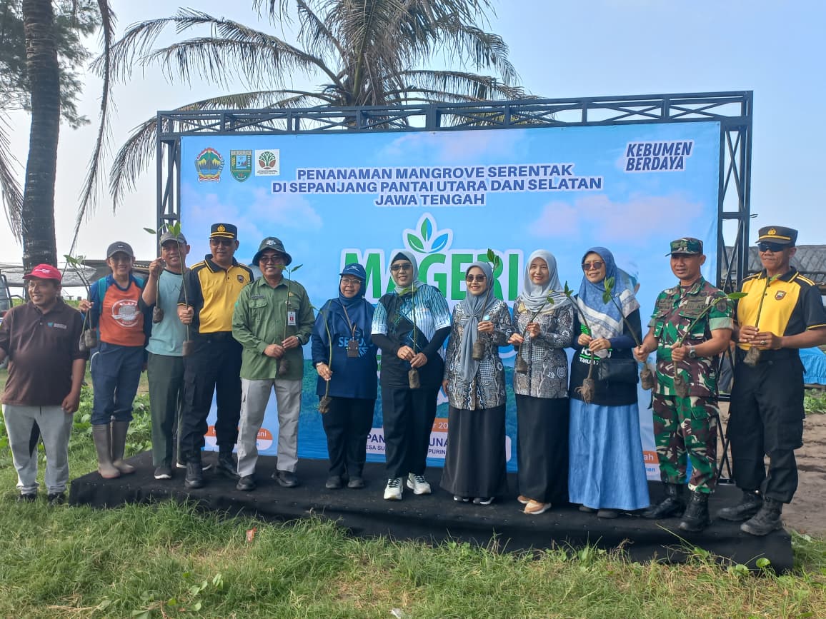 Kodim 0709/Kebumen Dukung Gerakan “Mageri Segoro” 2025, Tanam Ribuan Bibit Mangrove di Pantai Selatan