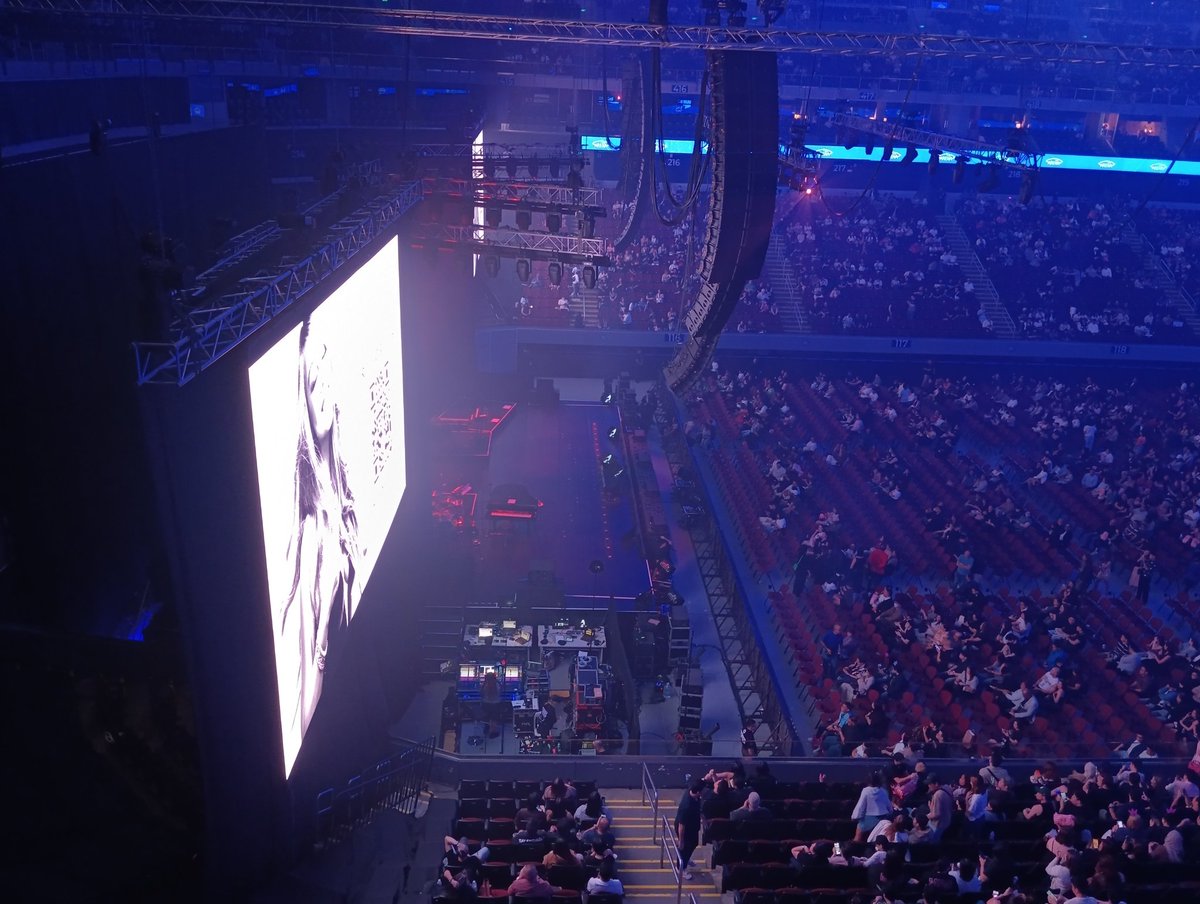MiguiMonkey's tweet photo. It's tiiiimmmee! I was 3 hours early! The Celebration of Mimi π₯° View from UBP 408 Restricted (still a good view) I got the ticket a day before! It feels like a dream! #TheCelebrationOfMimi #MariahCarey π¦β¨π https://t.co/zdlIQXaeyA