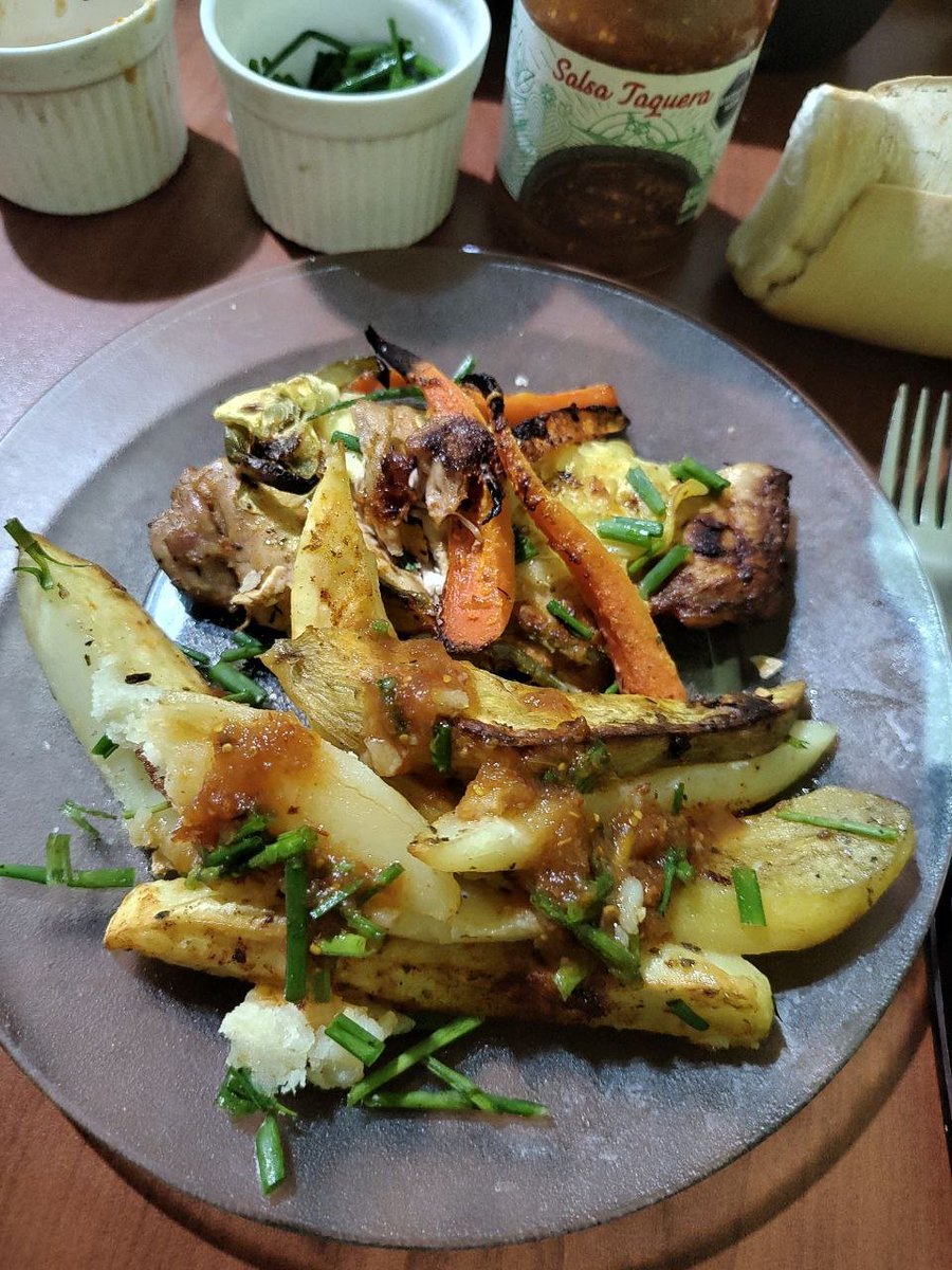 CSDevAr's tweet image. "Quick" night dish. Prepared chicken in the oven with orange juice brine, lemon, curry powder, carrots (carrots + curry powder = heaven), zucchini, bell peppers and cheese, along with potatoes and sweet potatoes. Oh and that Mexican Taco Sauce is awesome (as all Herdez!)