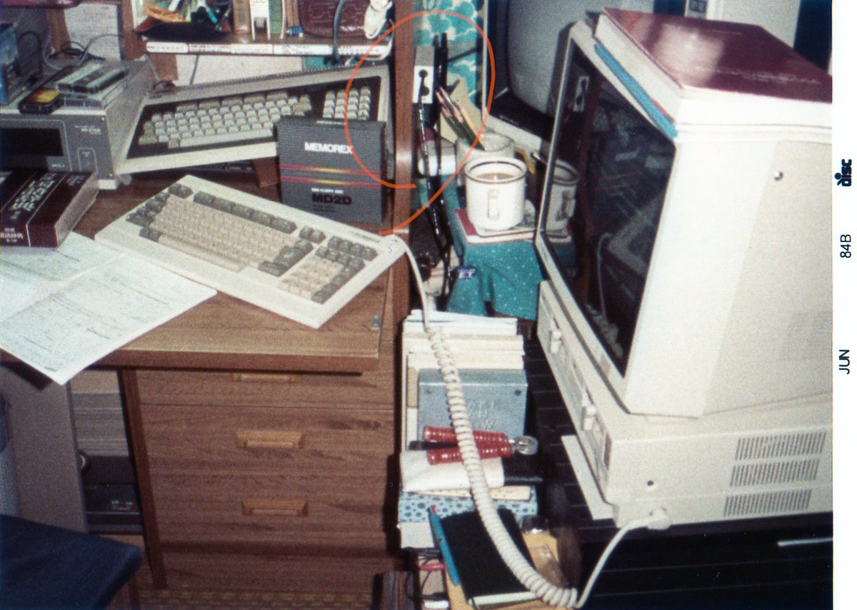 高校の文化祭用にライトペンを使った対戦ゲームをいくつか作った想い出があります。
リバーシ（オセロ）とかレーダー（魚雷戦）ゲームとか。

PC-8001を2台、背中合わせに設置し、通信はカセットインターフェイスをハンドシェイクで繋いで行いました。