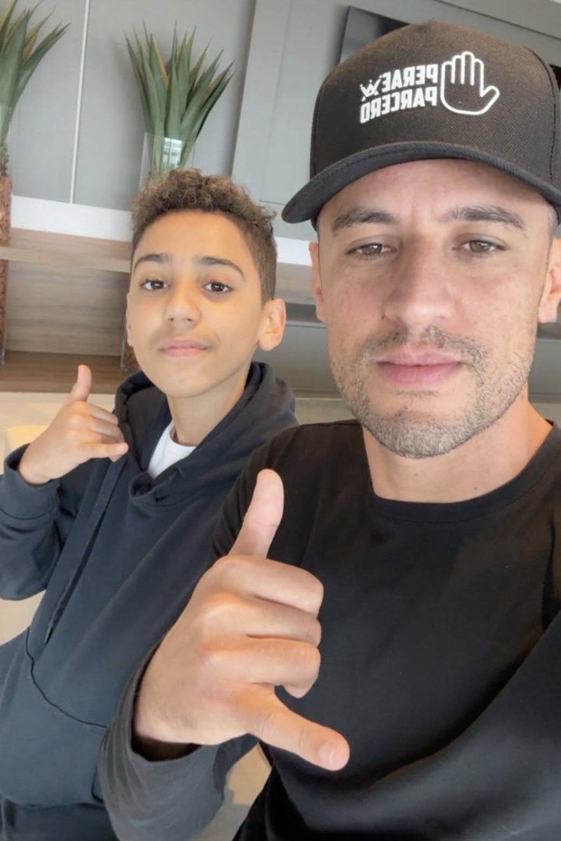 ebp019's tweet image. Se o Buzeira foi preso, ok, rotina.
Agora se o Wesley Alemão cair, aí é porque o Brasil acabou 💀
O bicho é tão ligeiro que deve pedir nota fiscal até do pastel 😭