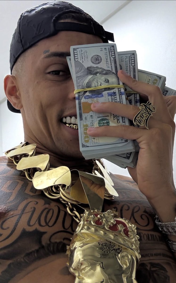 ebp019's tweet image. Se o Buzeira foi preso, ok, rotina.
Agora se o Wesley Alemão cair, aí é porque o Brasil acabou 💀
O bicho é tão ligeiro que deve pedir nota fiscal até do pastel 😭