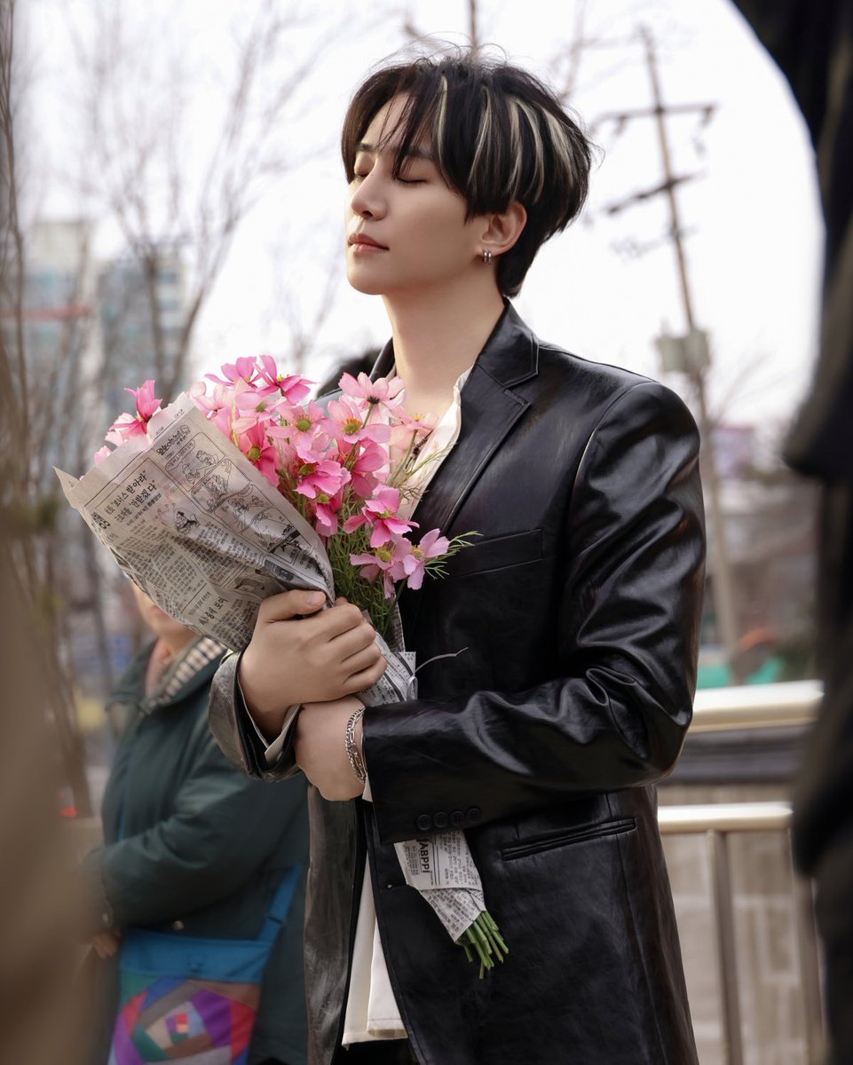 멋있고 이쁘고 귀엽구😇
꽃보다 이쁜 울오뽜😍