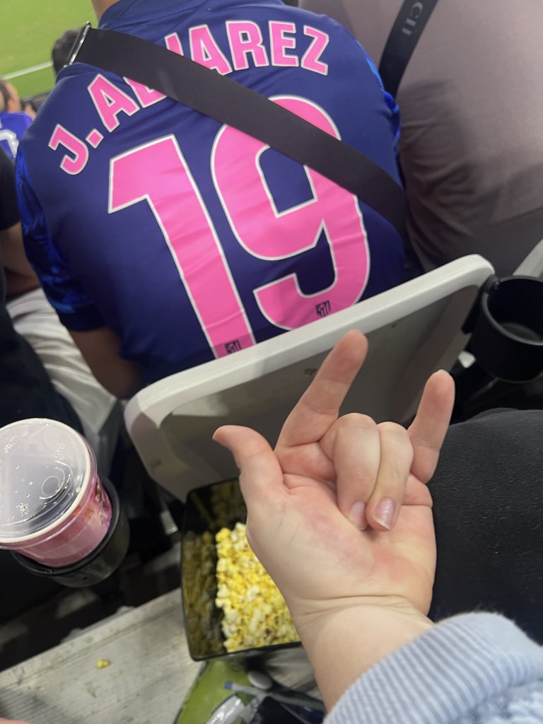 what are the odds this is the person who sits in front of me 😭 shoutout my friend for doing the celebration, it was necessary