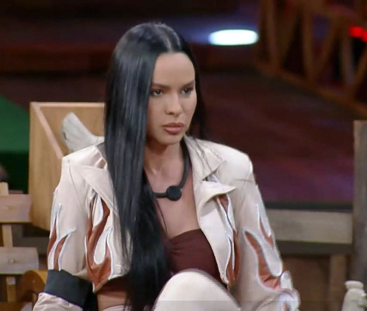 maximopodercast's tweet image. Duas mulheres discutindo pautas e a @BarbaraSaryne dizendo que não tem &quot;pauta&quot;.  🙄#AFazenda17
