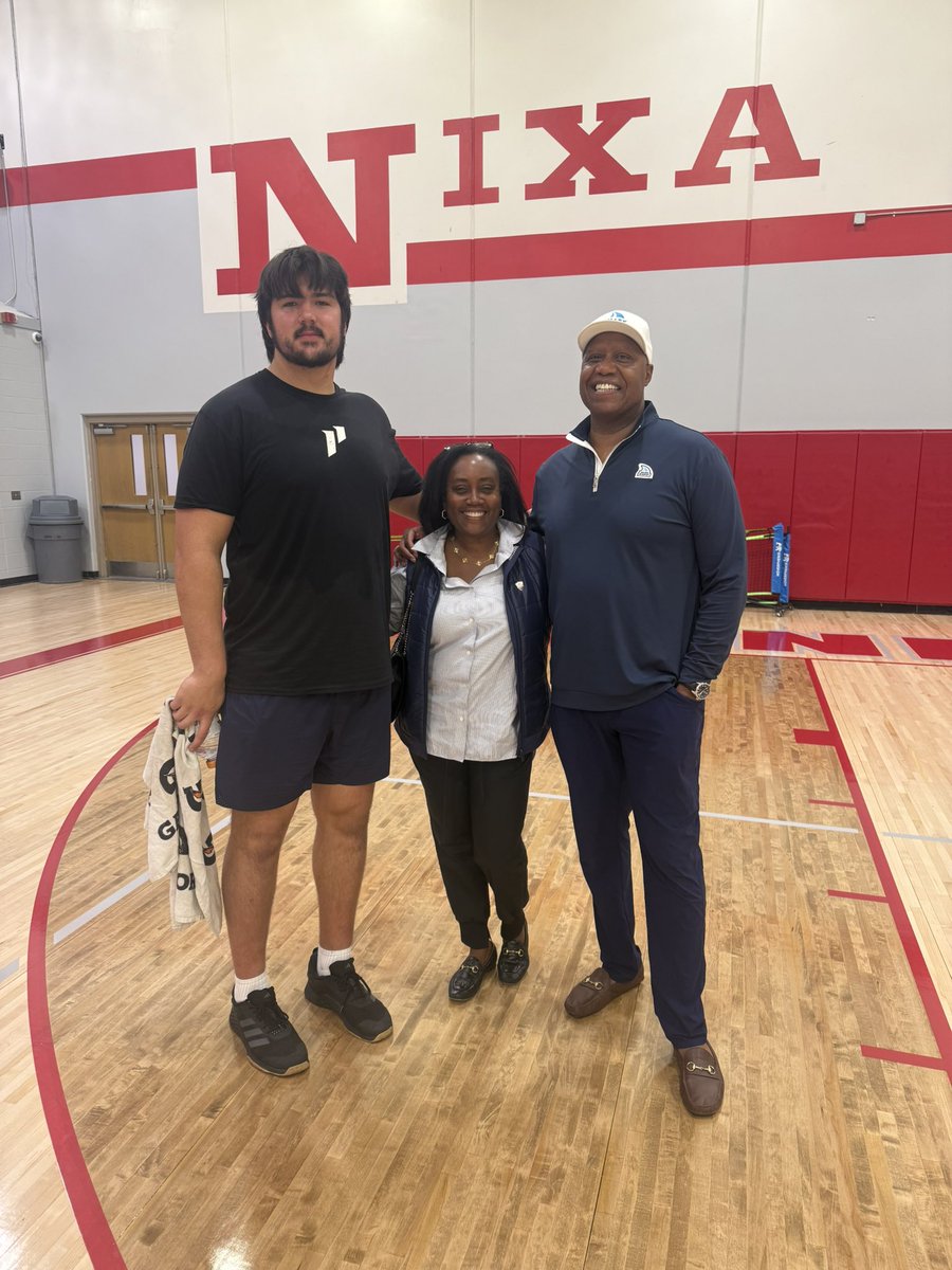 jperry_nixa's tweet photo. Fantastic day in Nixa, Mo! Walter Bond spoke to our athletes, chamber and community!! More to come tomorrow! #SharkMindset #ThankYou for the new pregame shirts! #LetsGo
Sharks never quit moving forward! https://t.co/pEfc3NsS0d
