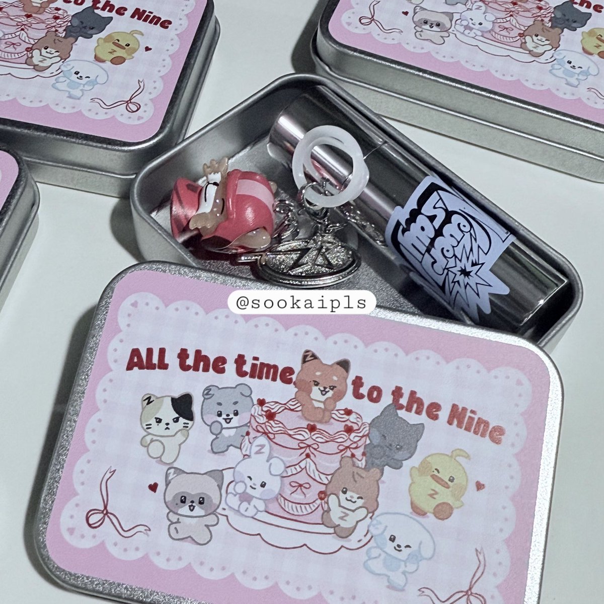 ZEROBASEONE <HERE&amp;NOW> in BKK
✨️ ALL THE TIME, TO THE NINE ✨️

♡ Zeroni and Rose in love inspired tin can for my lovely zerose💙

rt &amp; like 
time &amp; loc:TBA
date: Oct 18, 2025
 #2025_ZEROBASEONE_WORLDTOUR_HEREANDNOW_IN_BANGKOK #ZEROBASEONEINBKK 
#ZB1HEREandNOWinBKK #ZB1inBKK