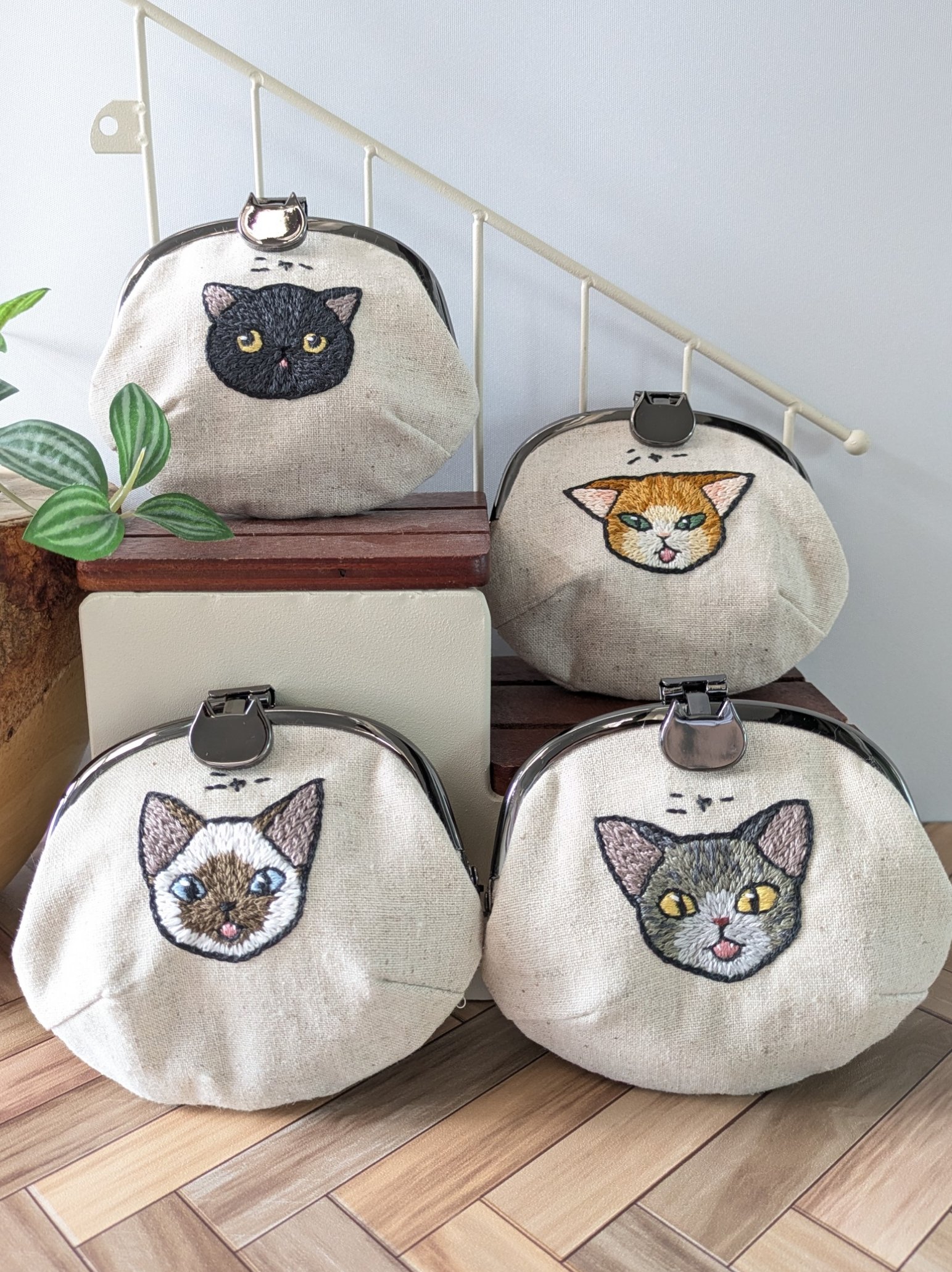 ニャンちゃん にゃんちゃんの携帯、画素数が平成レトロ。笑 ⁡ ⁡ *⋆꒰ঌ