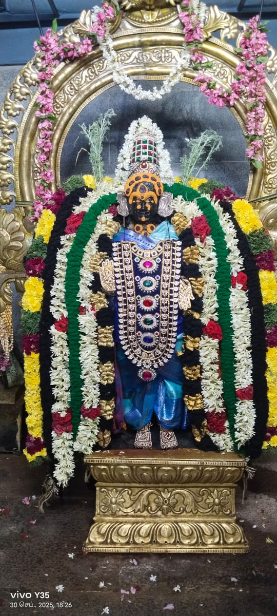 AalayamKaappom's tweet image. Part 2: முப்பெரும் தேவியரை துதித்து வழிபடும் நவராத்திரி திரு நாட்களில் ஆலயம் காப்போம் அமைப்பு சேவை செய்து வரும் கோயில்களில் ஒவ்வொரு நாளும் ஒவ்வொரு விதமான அற்புதமான அலங்காரங்கள். 
During Navratri utsavam propitiating Goddesses Durga Lakshmi Saraswati different scintilating ..1