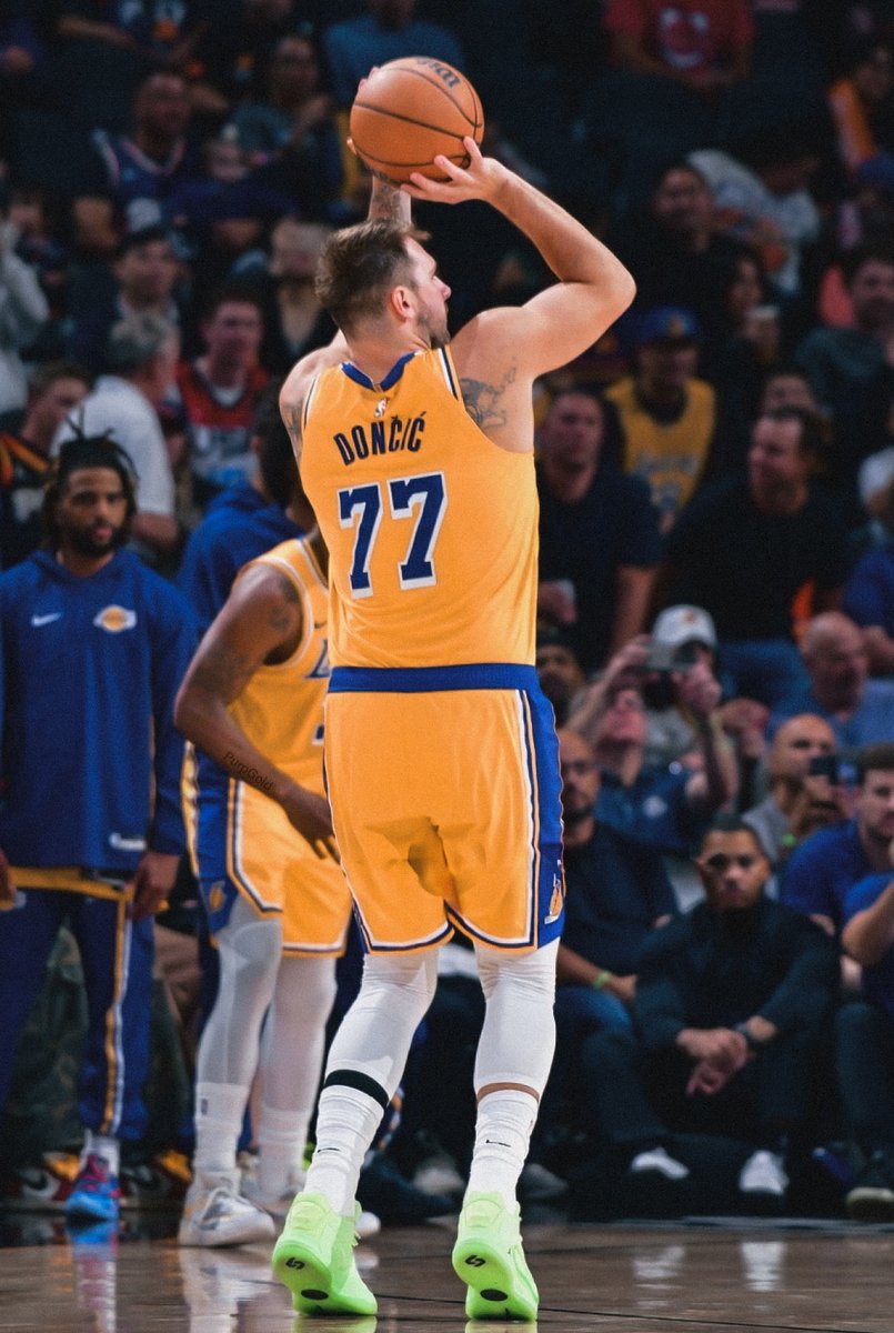 PurpGoldLakers's tweet photo. HES BACKKKKKKKKKK https://t.co/3LICcp4BCX