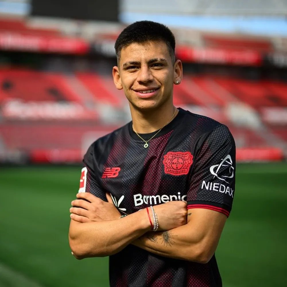 🚨🇦🇷 Bayer director Rolfes on Claudio Echeverri not playing: “The team must first gain defensive stability in order to play dominant football. The more we manage to do this, the more Claudio and other attacking players will benefit”.