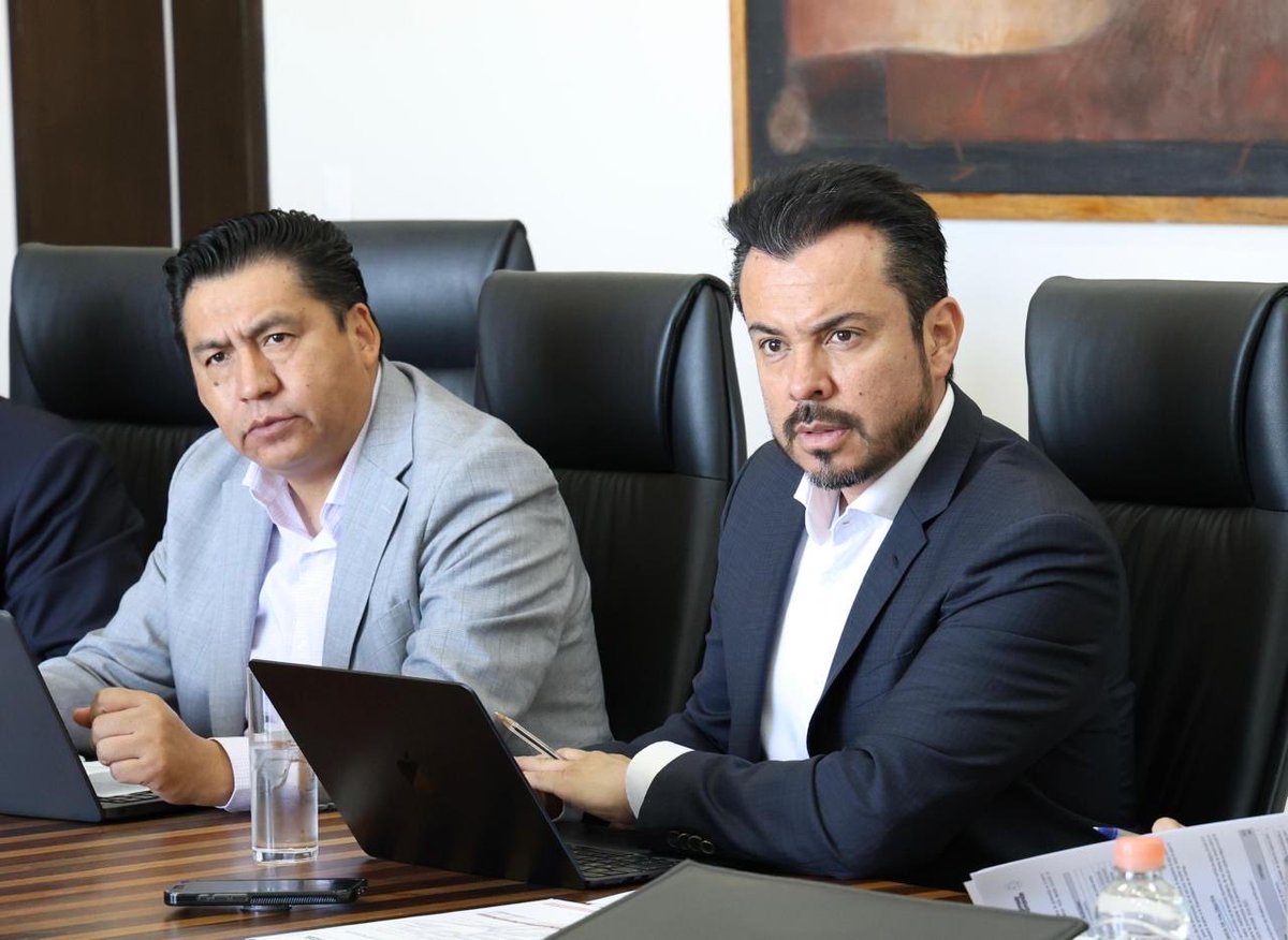 La #Educación en #Puebla se transforma con planeación y coordinación.🧩

En reunión con la <a href="/SEPGobPue/">Secretaría de Educación Pública</a> y la <a href="/SPFAGobPue/">Secretaría de Planeación Finanzas</a>, abordamos temas estructurales para fortalecer la gestión interna y optimizar recursos en la Secretaría de Educación. 

Con el liderazgo de <a href="/armentapuebla_/">Alejandro Armenta</a>,